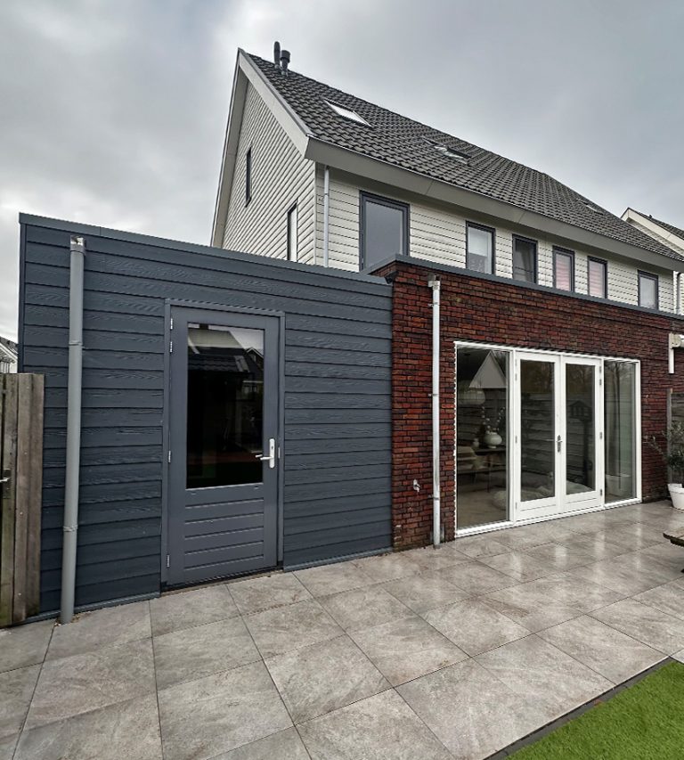 Realisatie uitbouw en overkapping
